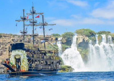 Belek Piratenschiff mit Düden Wasserfall